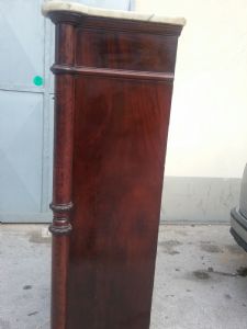Secrétaire en acajou, intérieur en bois clair d'érable, secrets de Gênes, à la manière de Peters, meuble parfait en patine, marbre blanc de Carrare h162xp44xl100, garantie selon les termes de la loi - Foto 5