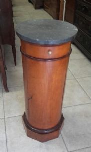 Comodino a colonna
