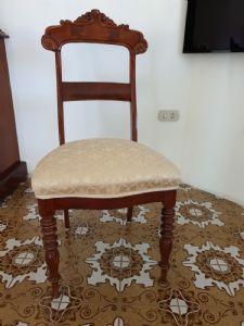 Set of 5 mahogany and feather mahogany chairs