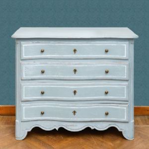 Antico cassettone Luigi XV, in noce, Antique Louis XV chest of drawers in walnut