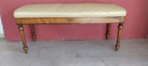 Elegante panca in legno di ciliegio sedile imbottito gambe tornite fregi decorativi in bronzo Bieder Mayer I° XIX° sec. cm.100x45 