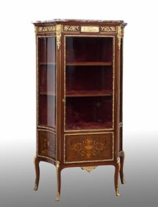 Vetrina antica Napoleone III Francese in radica di noce con innesti di intarsio in bronzo dorato periodo 19secolo.