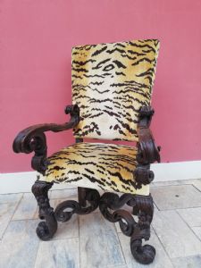 Trono in noce 