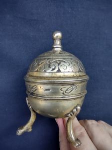 Refined embossed bronze box, 18th century