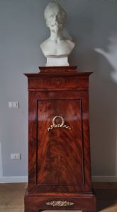 Rare column cabinet