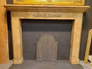 chm737 - Breccia Oniciata marble fireplace, 19th century, dimensions 170 x h 124 cm