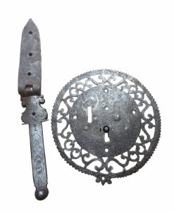 Importante serratura in ferro forgiato e traforato XVI-XVII secolo