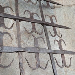 Rare Ossolan grate with 12 mustaches from an early period