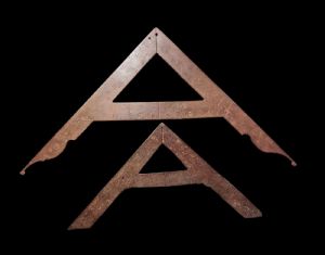 Dois archipêndulos de ferro forjado dos séculos XVIII-XIX