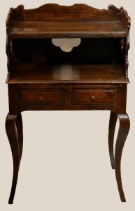 Austria, 1750 c.a Raro tavolino da "capezzale e da notte" (table de chevete), in condizioni di assoluta integrità, in prima patina e lucidatura.