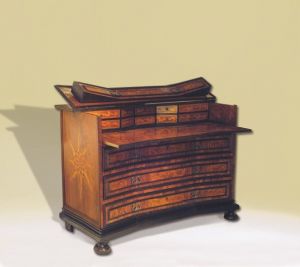 Important Venetian chest of drawers from the end of the 17th century, veneered in walnut and olive wood with floral inlays and ebonized wood frames.