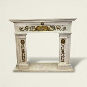 
Camino in Marmo bianco statuario con Bronzi Dorati