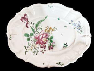 Majolica plate with lobed rim and 'rose' decoration in third firing. Antonio Ferretti manufacture. Lodi.