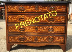 cassettone intarsiato del 1700 piemontese