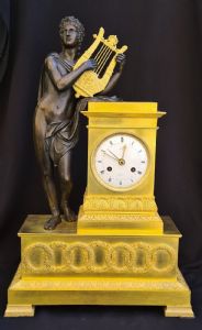 Pêndola neoclássica em bronze "Apolo Citaredo", Pierre Philippe Thomire (Paris, 1751 – Paris, 1843).