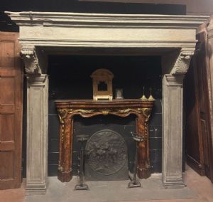 CHP389 - Serene stone fireplace, 16th/17th century, from Tuscany, dimensions cm W 237 x H 231