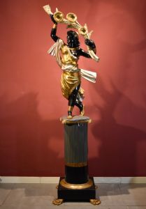 Antica scultura di Moretto femminile con cornucopia fiorita