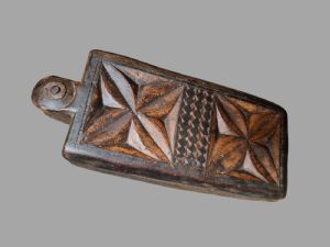 Scatola in legno scolpito regioni alpine francesi XIX secolo 