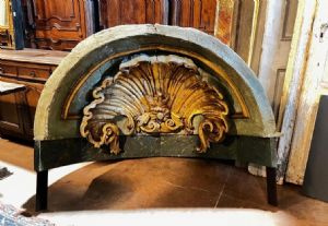 DARS701 - Cupola in legno con conchiglia scolpita e dorata, epoca '700, Misure cm L 173 x P 90 x H 110