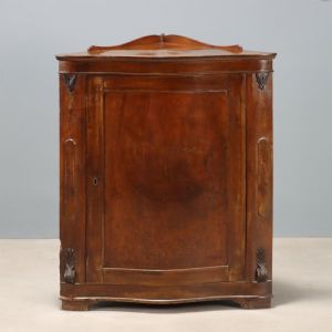 Nussholz-Eckschrank 19. Jahrhundert, Italien