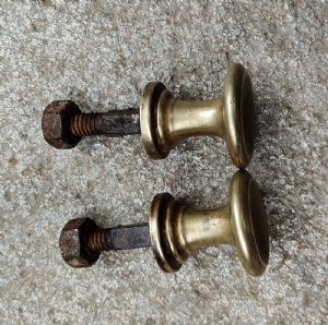 Coppia di pomoli in ottone XIX secolo