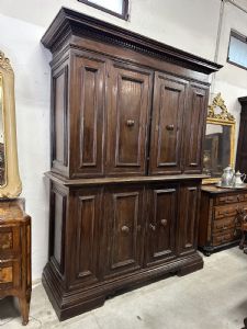 Credenza doppio corpo . Emilia Modena Bologna prima metà dell’ 600