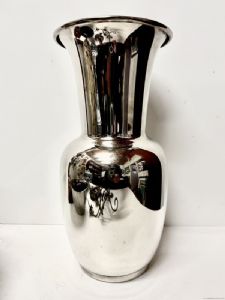 Elegant and large linear vase in 800 silver by silversmith Andrea Cassetti