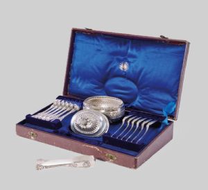 Zuccheriera in argento con corredo entro custodia originale, Torino XIX secolo