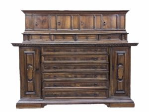 Venetian sacristy cabinet in solid walnut and burr, 17th century