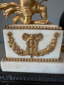 
L’Amor Vincit Omnia, Raro Orologio da tavolo in Bronzo Dorato e Marmi - Francia XIX Secolo - Foto 9