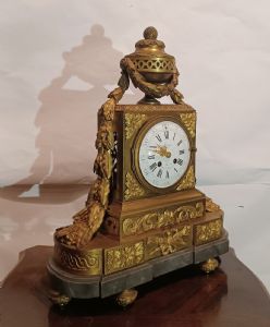 BRONZEUHR MIT BARDIGLIO-MARMOR-SOCKEL, ERSTE HÄLFTE 19. JAHRHUNDERT - Foto 10