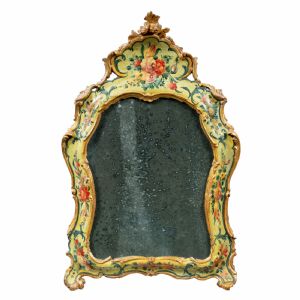 Espejo de madera tallada, laqueada y pintada. Venecia, siglo XVIII.
