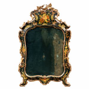 Espejito en madera tallada, lacada y pintada. Venecia, siglo XVIII.