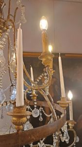 LAMPARARIO ESTILO LUIS XV EN HIERRO DORADO Y CRISTALES, MEDIADOS DEL SIGLO XVIII - Foto 8