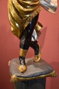 Antica scultura di Moretto femminile con cornucopia fiorita - Foto 9