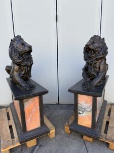 Pair of bronze lions with marble base 130x45x130h