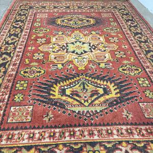 Tappeto Vintage anni 70 lana fondo rosso . motivi geometrici Mis 207 x cm 140  