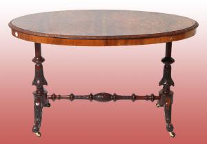 Tavolino da salotto irlandese del 1800 in radica di noce con basamento intagliato riccamente