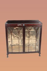Antike englische Chippendale-Vitrine aus Mahagoni mit zwei Türen aus dem Jahr 1900