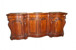 Credenza Inglese di metà 1800 stile Vittoriano in mogano riccamente intagliata 