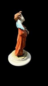 Estatuilla de porcelana con figura de ángel tocando el acordeón. Firma: Gino Pezzato. Capodimonte. - Foto 6