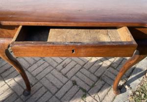 Walnut solid wood writing desk. Venice, 18th century. - Foto 6
