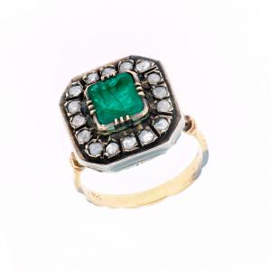 Anello in oro giallo e argento con smeraldo e diamanti