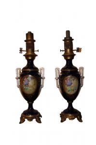 Pair of French porcelain oil lamps from the 1800s