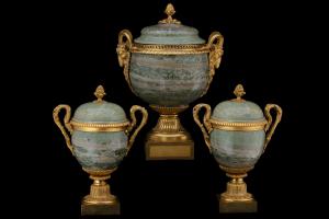 Triptychon von Vasen aus schwedischem grünen Marmor und vergoldeter Bronze, Frankreich, Mitte des 19. Jahrhunderts