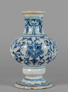 Small white and blue majolica vase, Lanterna mark, Savona 18th century