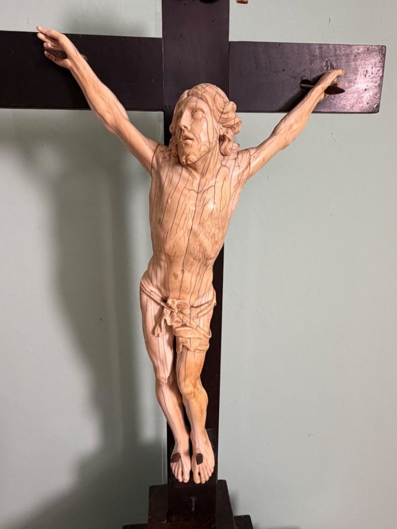 Cristo Crocifisso in avorio scolpito - Ambito di Georg Petel