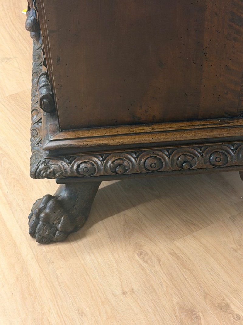 Monumentale Credenza Rinascimentale in Noce con Stemma Famiglia Chigi - Foto 10