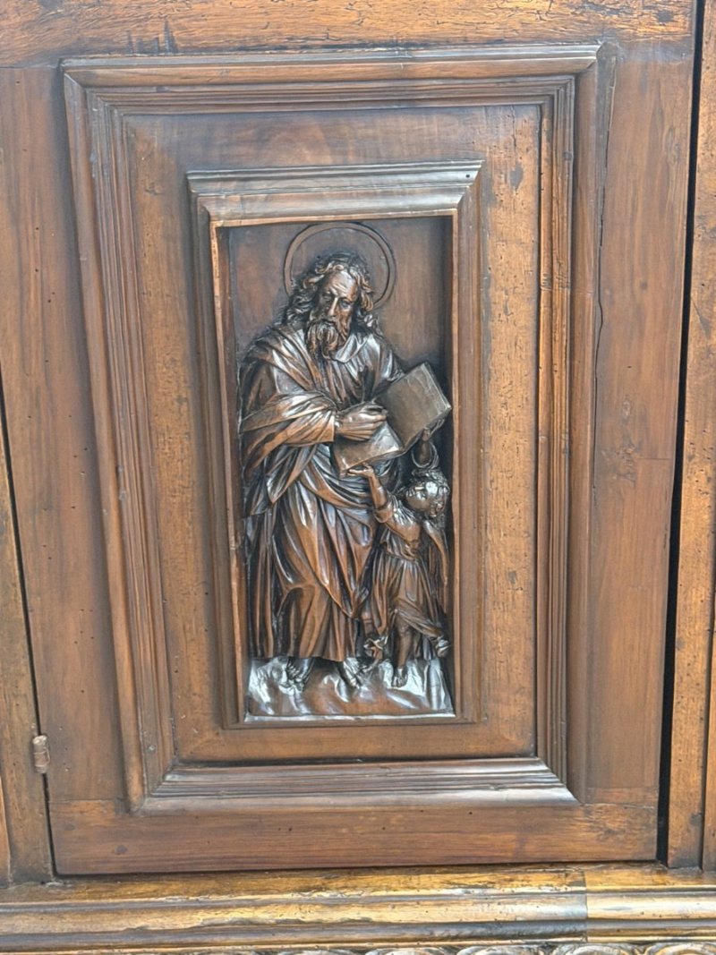 Monumentale Credenza Rinascimentale in Noce con Stemma Famiglia Chigi - Foto 5
