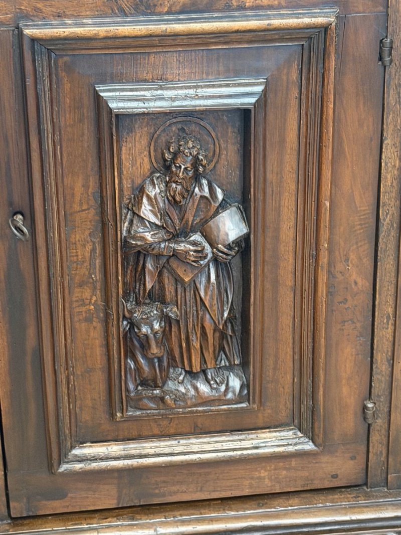 Monumentale Credenza Rinascimentale in Noce con Stemma Famiglia Chigi - Foto 6